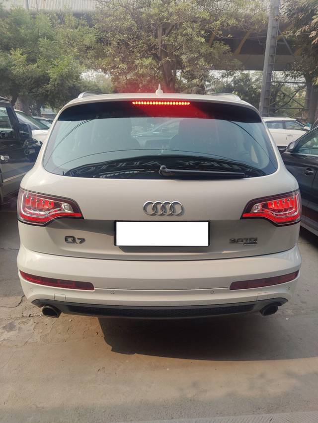 https://images10.gaadi.com/usedcar_image/3687482/original/processed_img2921612__used_car_2921612_1700877717.jpg?imwidth=6401