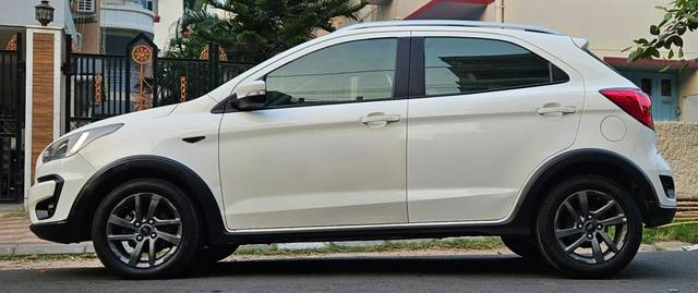 https://images10.gaadi.com/usedcar_image/3687524/original/img2921618__used_car_2921618_1700882795.jpg?imwidth=6402