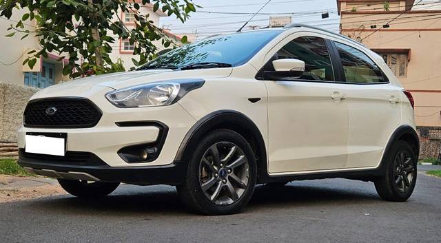 https://images10.gaadi.com/usedcar_image/3687524/original/processed_img2921618__used_car_2921618_1700882796.jpg?imwidth=6400