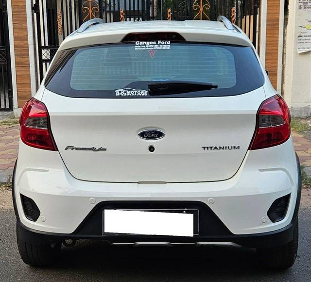 https://images10.gaadi.com/usedcar_image/3687524/original/processed_img2921618__used_car_2921618_1700882817.jpg?imwidth=6401