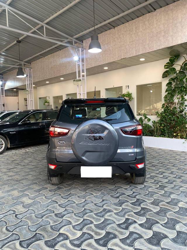 https://images10.gaadi.com/usedcar_image/3687546/original/processed_img2921620__used_car_2921620_1700885348.jpg?imwidth=6401