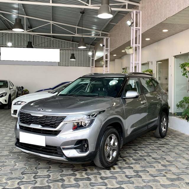 https://images10.gaadi.com/usedcar_image/3687553/original/processed_img2921621__used_car_2921621_1700885934.jpg?imwidth=6400
