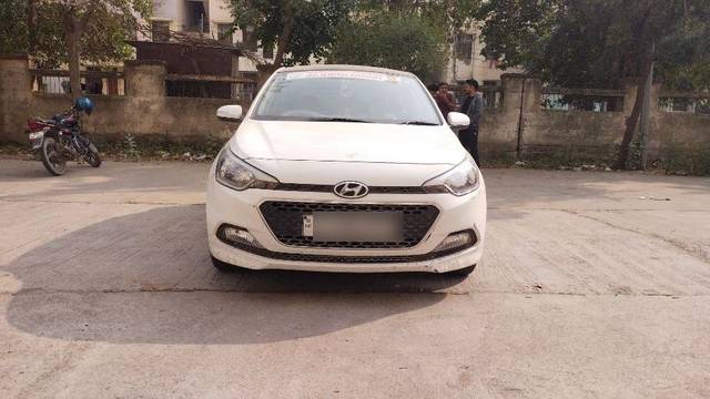 https://images10.gaadi.com/usedcar_image/3687679/original/18__VCC_1820421_94_1700283184.jpg?imwidth=6400