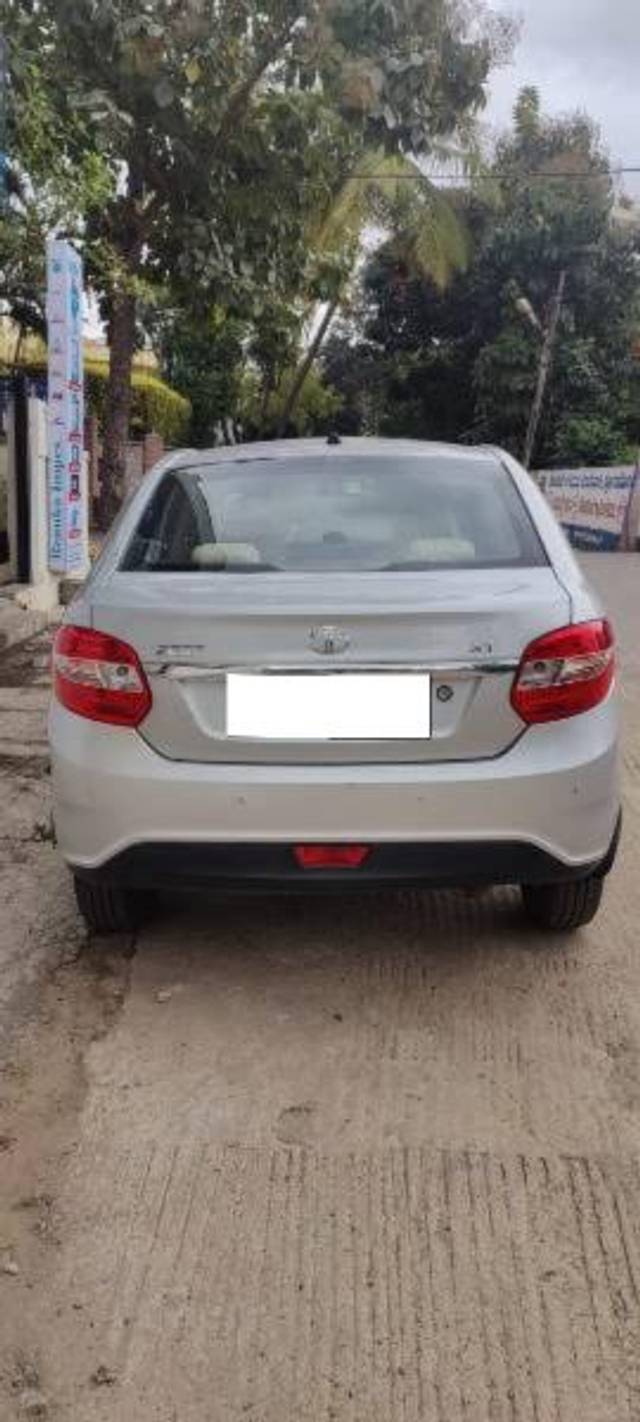 https://images10.gaadi.com/usedcar_image/3687711/original/processed_42d62176-f99e-4bdd-9b4d-d4e6a604c12a.jpeg?imwidth=6401