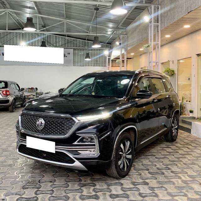 https://images10.gaadi.com/usedcar_image/3687734/original/processed_img2921717__used_car_2921717_1700891445.jpg?imwidth=6400