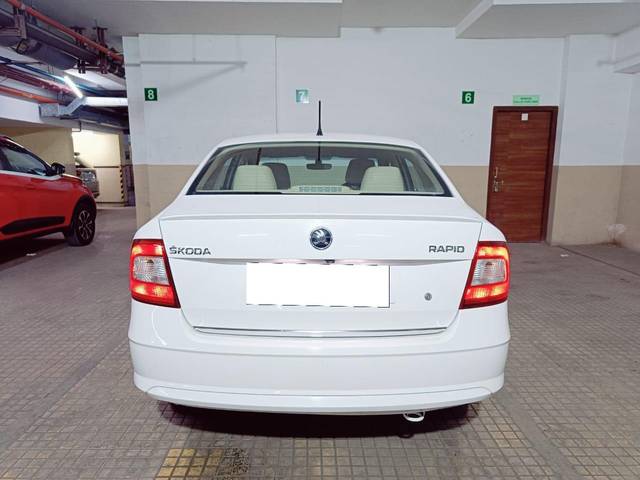 https://images10.gaadi.com/usedcar_image/3687817/original/processed_img2921761__usedcar_img_20231023_wa0041_27821700893783_1700893841.jpg?imwidth=6402