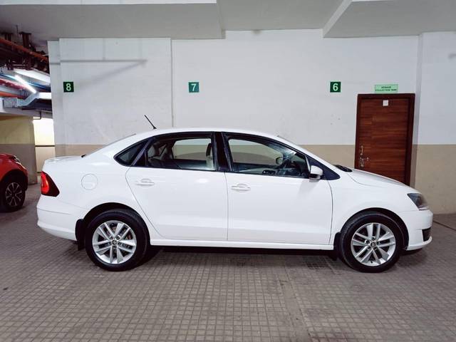 https://images10.gaadi.com/usedcar_image/3687817/original/processed_img2921761__usedcar_img_20231023_wa0046_27821700893783_1700893840.jpg?imwidth=6401