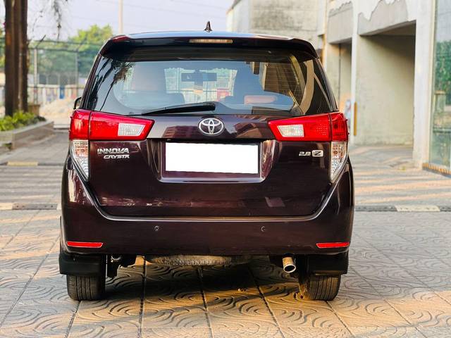 https://images10.gaadi.com/usedcar_image/3687874/original/processed_img2921790__used_car_2921790_1700896110.jpg?imwidth=6402