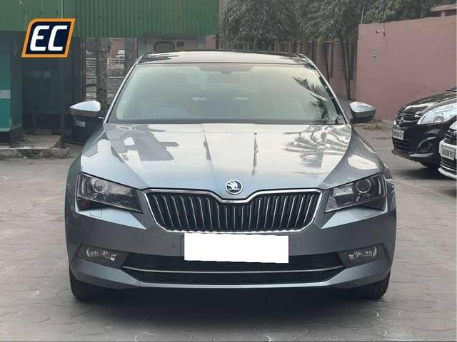 https://images10.gaadi.com/usedcar_image/3687880/original/processed_img2921795__used_car_2921795_1700896396.jpg?imwidth=6400