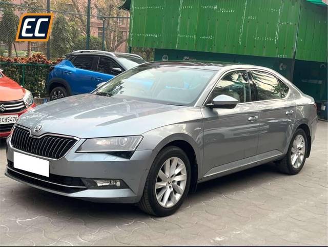 https://images10.gaadi.com/usedcar_image/3687880/original/processed_img2921795__used_car_2921795_1700896398.jpg?imwidth=6402