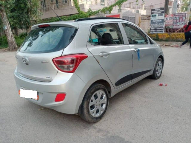 https://images10.gaadi.com/usedcar_image/3687894/original/processed_img2921799__used_car_2921799_1700897031.png?imwidth=6402