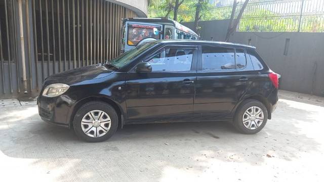 https://images10.gaadi.com/usedcar_image/3687919/original/18__VCC_IMG_1700288048451_1820486_95_1700288096.jpg?imwidth=6402