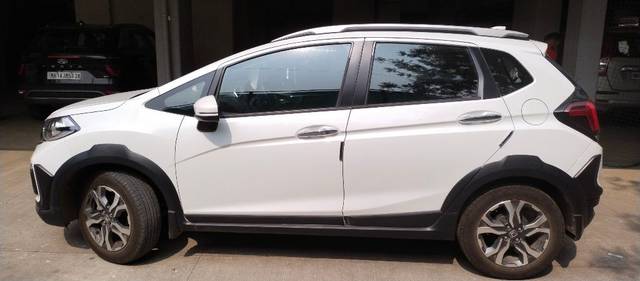 https://images10.gaadi.com/usedcar_image/3687931/original/18__VCC_IMG_1700289025657_1820537_95_1700289414.jpg?imwidth=6401