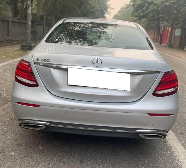 https://images10.gaadi.com/usedcar_image/3687935/original/processed_img2921828__used_car_2921828_1700897981.jpg?imwidth=6402