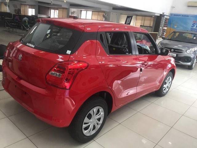 https://images10.gaadi.com/usedcar_image/3687942/original/processed_998ffa3a-5856-40d2-a5c3-d850c6526270.jpeg?imwidth=6400