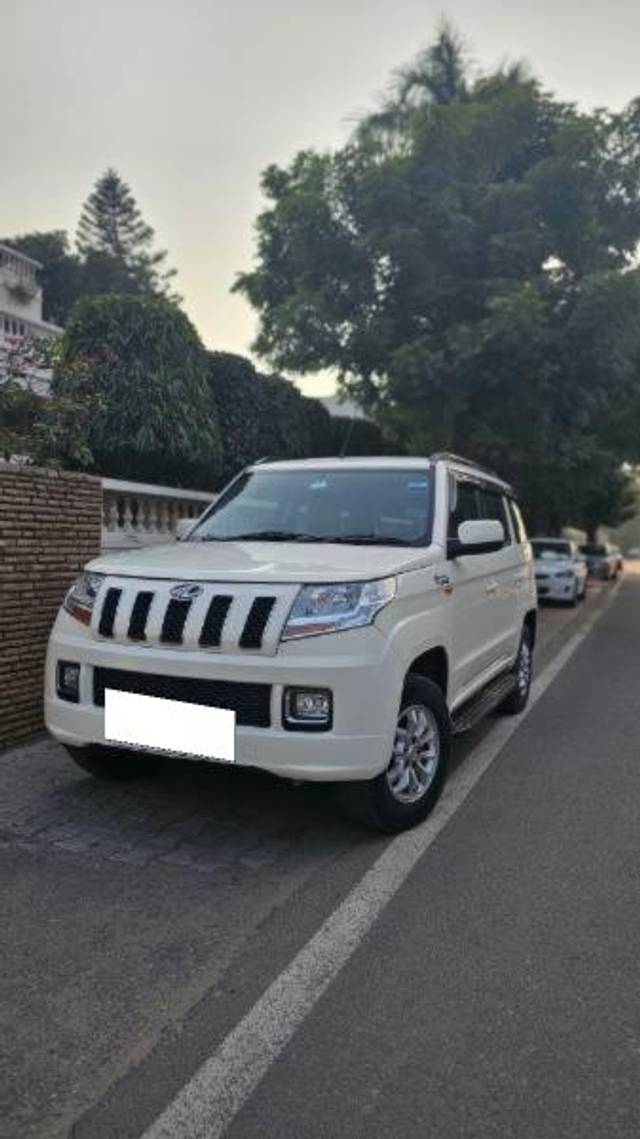 https://images10.gaadi.com/usedcar_image/3687945/original/processed_8af153d8-ae9b-4b9d-8aaa-8ee56c144651.jpg?imwidth=6400