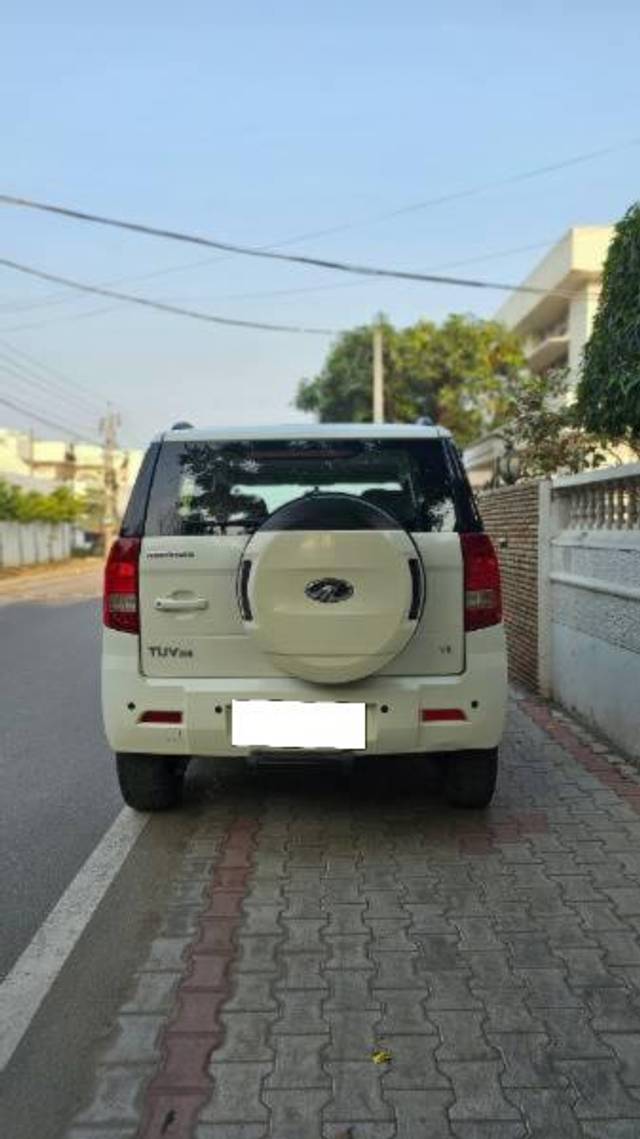 https://images10.gaadi.com/usedcar_image/3687945/original/processed_bde86474-e3c2-4b1d-8298-a21409806bad.jpg?imwidth=6401
