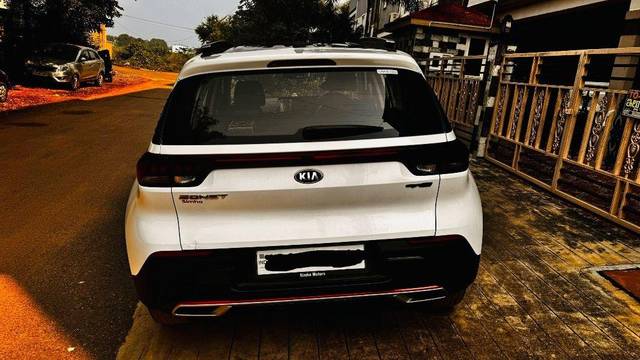 https://images10.gaadi.com/usedcar_image/3687984/original/processed_c23a79d0-0323-434f-9b2e-42b3633de7df.jpeg?imwidth=6401