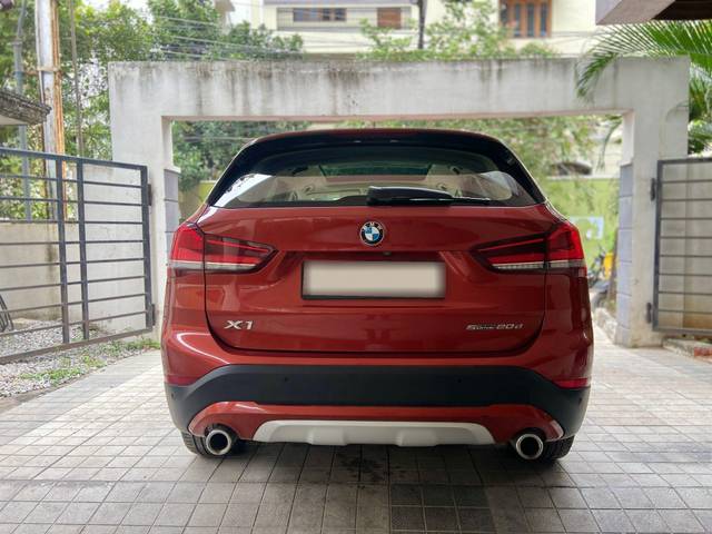 https://images10.gaadi.com/usedcar_image/3687987/original/processed_img2921847__usedcar_img_1344_2021700898922_1700898978.jpg?imwidth=6401