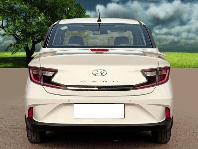 https://images10.gaadi.com/usedcar_image/3687991/original/processed_img2921850__used_car_2921850_1700900332.jpg?imwidth=6401