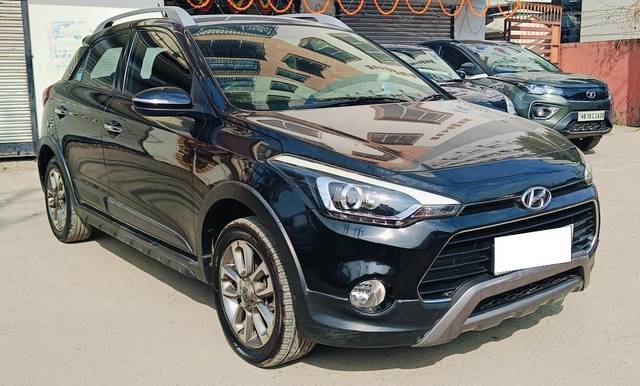 https://images10.gaadi.com/usedcar_image/3688004/original/processed_img2921858__usedcar_whatsappimage2023_11_15at13359pm_2531700900546_1700900557.jpeg?imwidth=6400