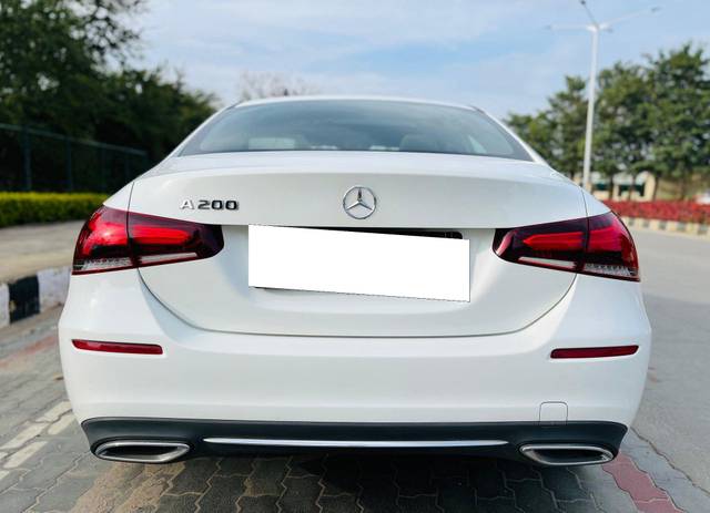 https://images10.gaadi.com/usedcar_image/3688010/original/processed_img2921861__used_car_2921861_1700900917.jpg?imwidth=6401