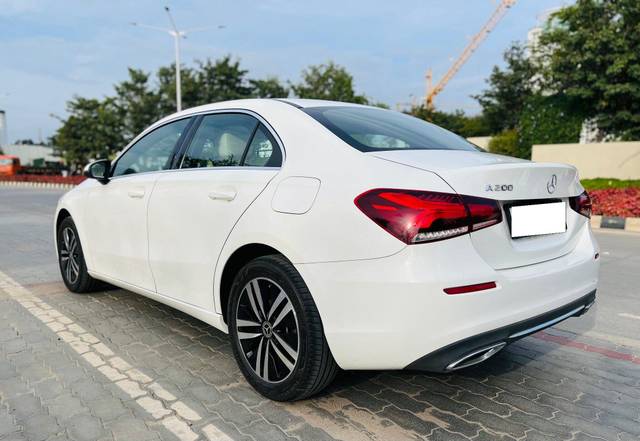https://images10.gaadi.com/usedcar_image/3688010/original/processed_img2921861__used_car_2921861_1700900944.jpg?imwidth=6402