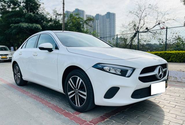 https://images10.gaadi.com/usedcar_image/3688010/original/processed_img2921861__used_car_2921861_1700900946.jpg?imwidth=6400