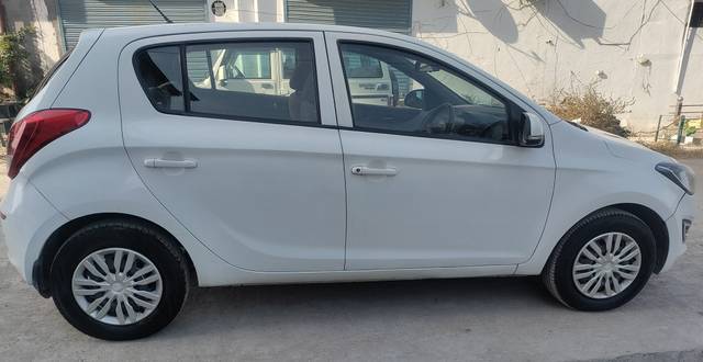 https://images10.gaadi.com/usedcar_image/3688031/original/img2921877__used_car_2921877_1700901178.jpg?imwidth=6401