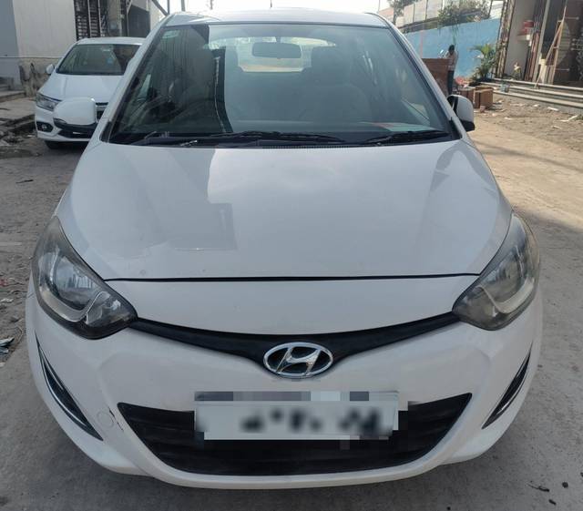 https://images10.gaadi.com/usedcar_image/3688031/original/processed_img2921877__used_car_2921877_1700901174.jpg?imwidth=6400