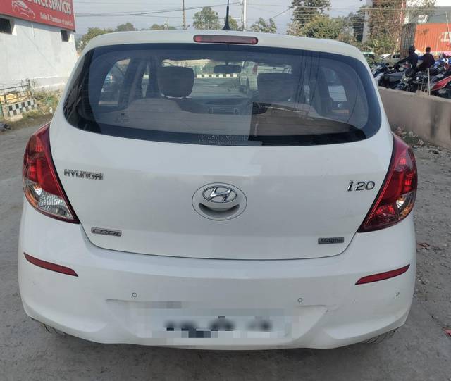 https://images10.gaadi.com/usedcar_image/3688031/original/processed_img2921877__used_car_2921877_1700901176.jpg?imwidth=6402