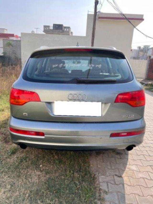 https://images10.gaadi.com/usedcar_image/3688033/original/processed_1039a58a-3f4b-4d01-b7e7-68ee4395b204.jpeg?imwidth=6402