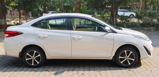 https://images10.gaadi.com/usedcar_image/3688077/original/processed_img2921902__used_car_2921902_1700902625.jpg?imwidth=6401