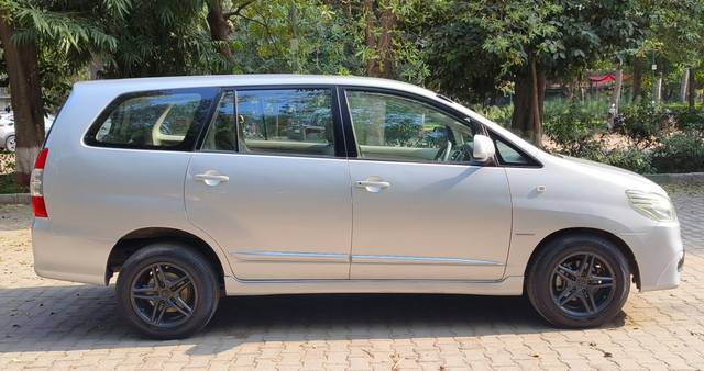 https://images10.gaadi.com/usedcar_image/3688086/original/img2921907__used_car_2921907_1700902770.jpg?imwidth=6401