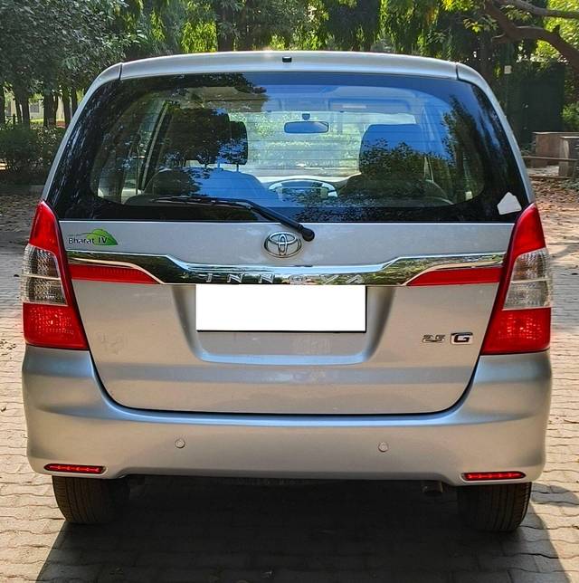 https://images10.gaadi.com/usedcar_image/3688086/original/processed_img2921907__used_car_2921907_1700902779.jpg?imwidth=6402