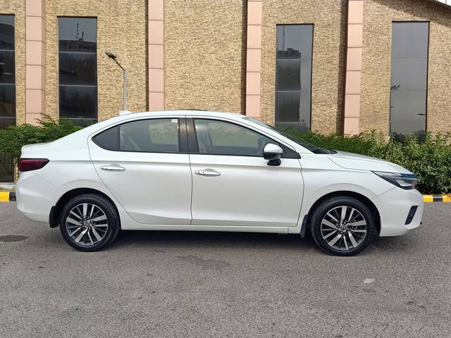 https://images10.gaadi.com/usedcar_image/3688143/original/img2921940__used_car_2921940_1700904167.jpg?imwidth=6401