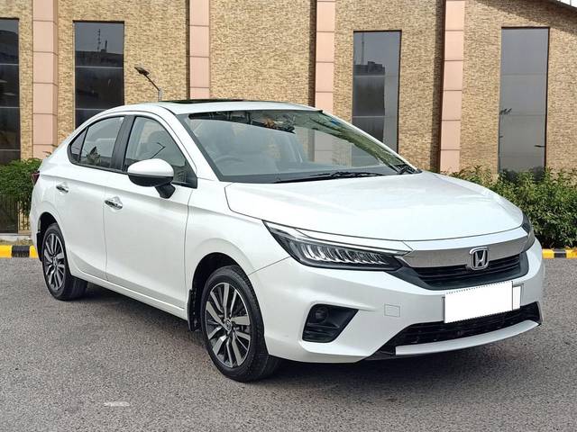 https://images10.gaadi.com/usedcar_image/3688143/original/processed_img2921940__used_car_2921940_1700904155.jpg?imwidth=6400
