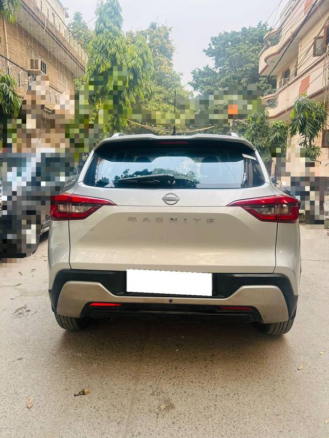 https://images10.gaadi.com/usedcar_image/3688173/original/processed_img2921959__used_car_2921959_1700905095.jpg?imwidth=6402