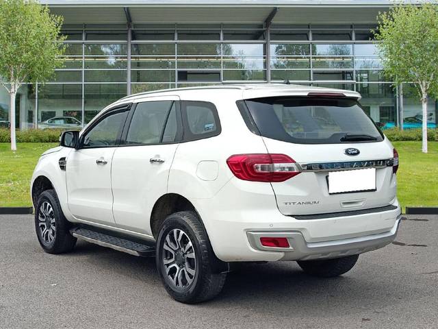 https://images10.gaadi.com/usedcar_image/3688174/original/processed_img2921960__used_car_2921960_1700905109.jpg?imwidth=6402