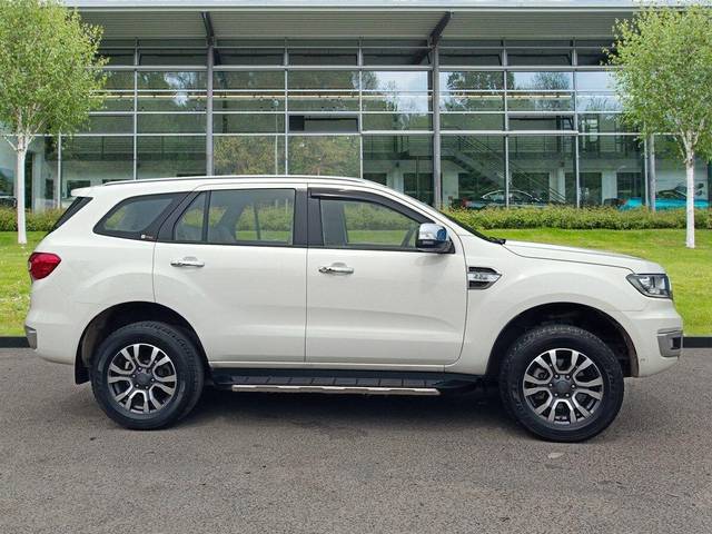https://images10.gaadi.com/usedcar_image/3688174/original/processed_img2921960__used_car_2921960_1700905116.jpg?imwidth=6401