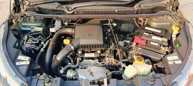 https://images10.gaadi.com/usedcar_image/3688210/original/img2921982__usedcar_whatsappimage2023_12_18at31859pm_1__2921982_1702898922.jpeg?imwidth=6402