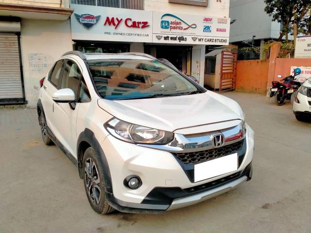 https://images10.gaadi.com/usedcar_image/3688214/original/processed_img2921984__usedcar_whatsappimage2023_10_16at42945pm_2531700905958_1700905974.jpeg?imwidth=6400