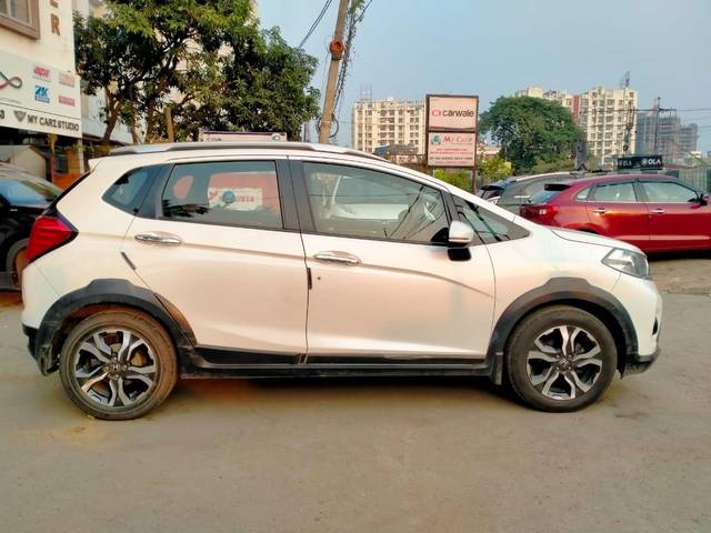 https://images10.gaadi.com/usedcar_image/3688214/original/processed_img2921984__usedcar_whatsappimage2023_10_16at42946pm_2531700905958_1700905974.jpeg?imwidth=6401