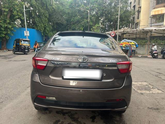 https://images10.gaadi.com/usedcar_image/3688218/original/processed_img2921987__usedcar_13_6241700905991_1700906017.jpg?imwidth=6402