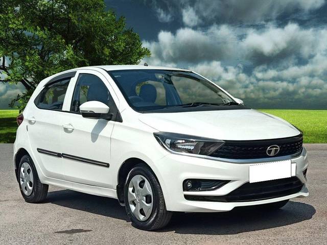 https://images10.gaadi.com/usedcar_image/3688225/original/processed_img2921990__used_car_2921990_1700906352.jpg?imwidth=6400