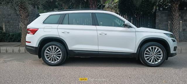 https://images10.gaadi.com/usedcar_image/3688232/original/processed_img2921993__used_car_2921993_1700906549.jpg?imwidth=6401