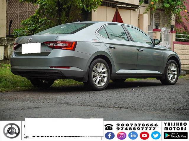 https://images10.gaadi.com/usedcar_image/3688256/original/processed_img2922007__usedcar_4_2471700905708_1700905948.jpg?imwidth=6402