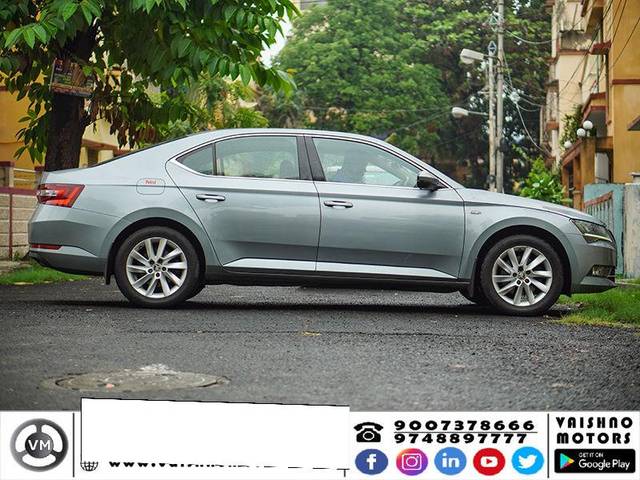 https://images10.gaadi.com/usedcar_image/3688256/original/processed_img2922007__usedcar_8_2471700905708_1700905948.jpg?imwidth=6401