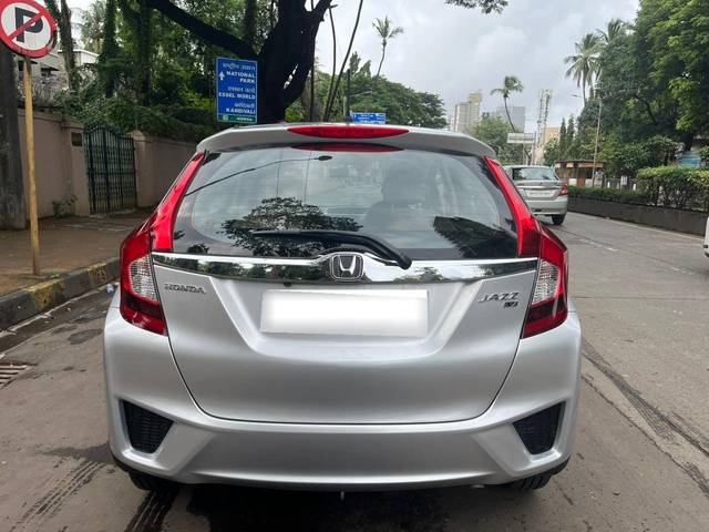 https://images10.gaadi.com/usedcar_image/3688264/original/processed_img2922014__usedcar_14_6241700906904_1700906925.jpg?imwidth=6402