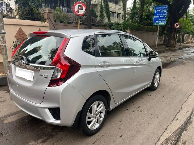 https://images10.gaadi.com/usedcar_image/3688264/original/processed_img2922014__usedcar_6_6241700906904_1700906923.jpg?imwidth=6401